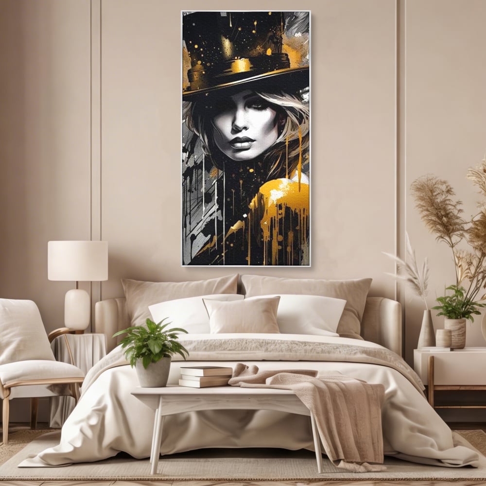 Tablou canvas cu tablou canvas cu portret de femeie cu joben, in rama de aluminiu argintiu, pe perete intr-un dormitor